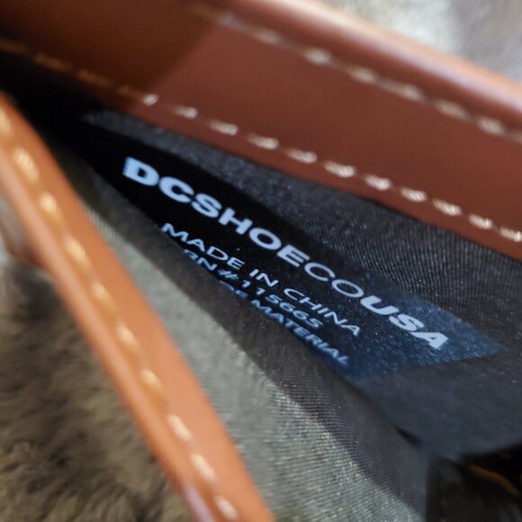 DC SHOES Men's Brown Bifold Wallet Skull and Roses - Picture 7 of 7